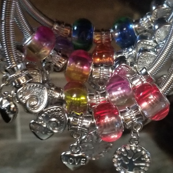 Charm Bracelet with Ted glass beads and Dangling charms New - Picture 4 of 4